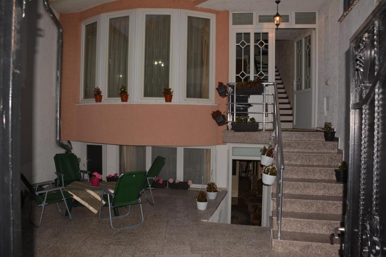Deni House Aparthotel Prizren Exteriör bild